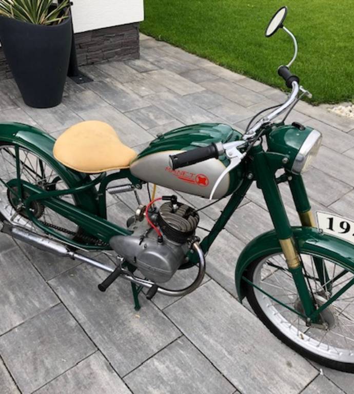 1948 Manet M90