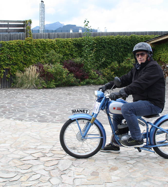 1949 Manet 90
